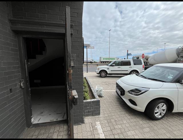 176M² OFFICE TO LET IN PAARDEN EILAND